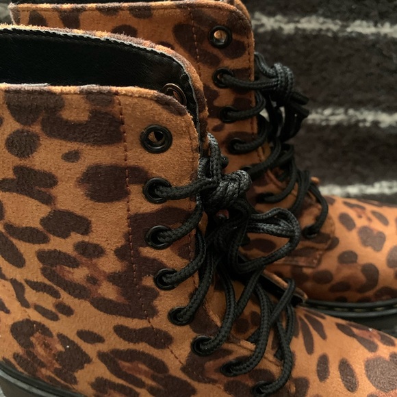 CHARLES ALBERT animal print, lace up boots. NWNT. Size 6. - Picture 4 of 8